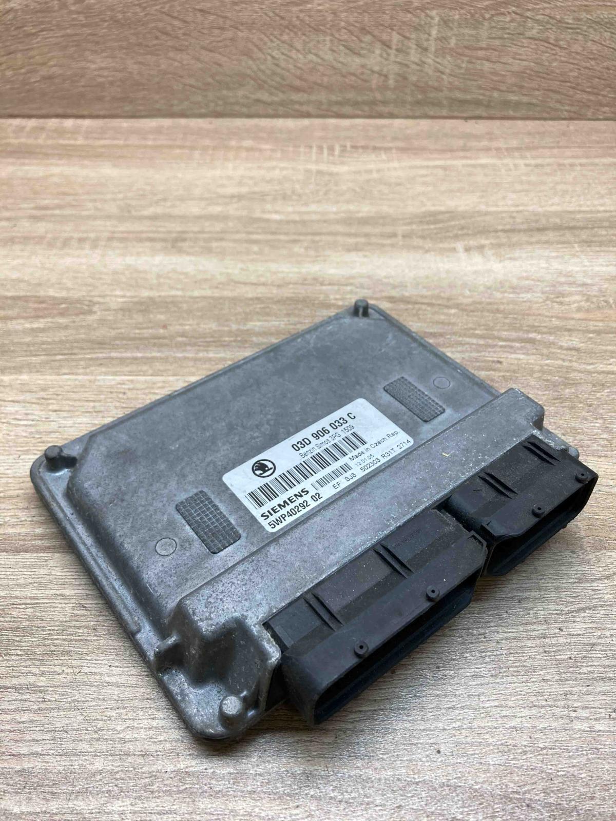 03D906033C 5WP40292 02  Engine control unit/module ECU Skoda Fabia Mk1 (6Y)