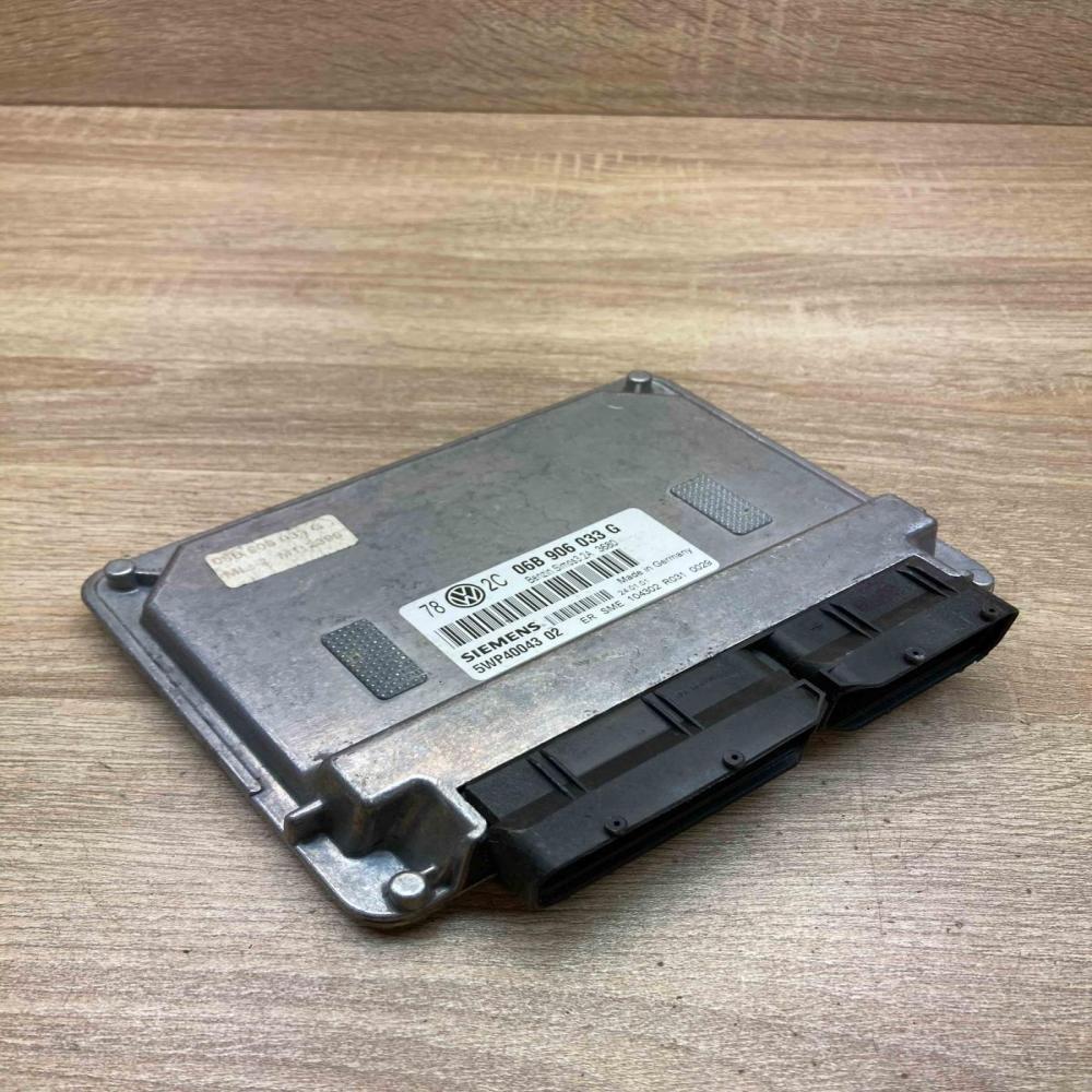 06B906033G 5WP40043 02  Engine control unit/module ECU Volkswagen PASSAT B5.5