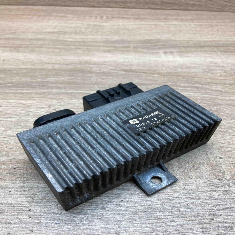 7700111525   Glow plug pre-heat relay Volvo S40, V40