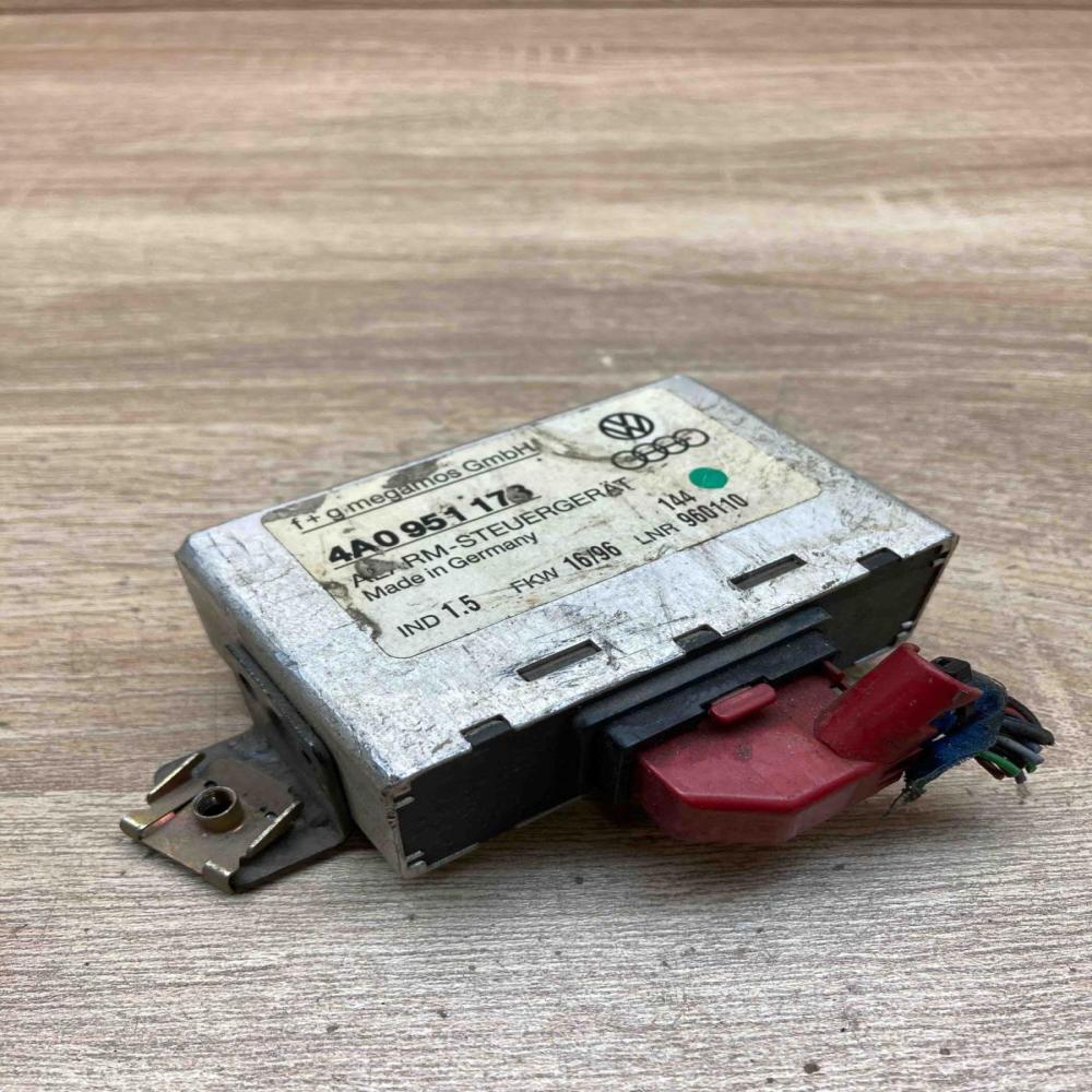 4A0951173 Used  Alarm control unit/module Audi 100 S4 C4