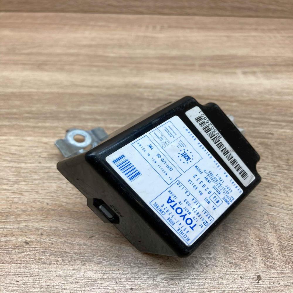 89741 52020 619825 000  Door control unit/module Toyota Yaris
