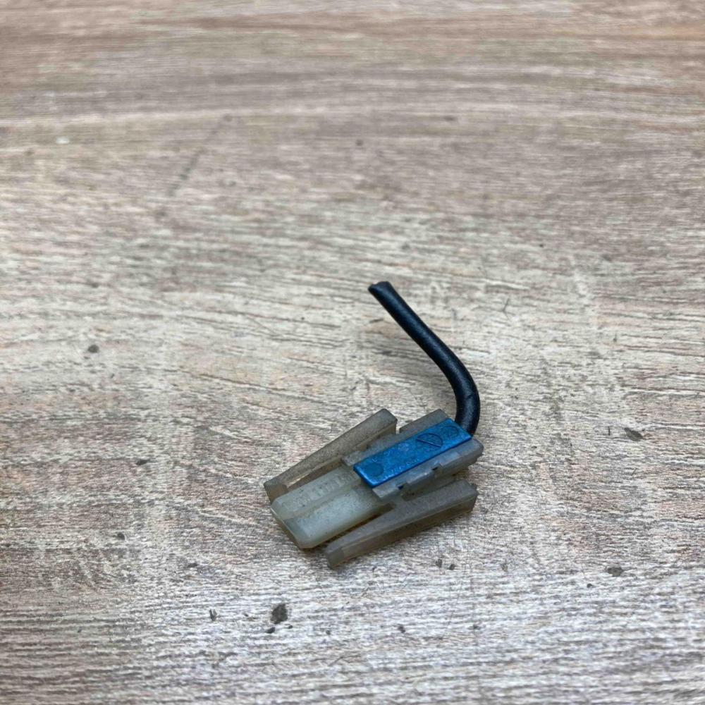 1378461   Plug wire BMW 3 E36