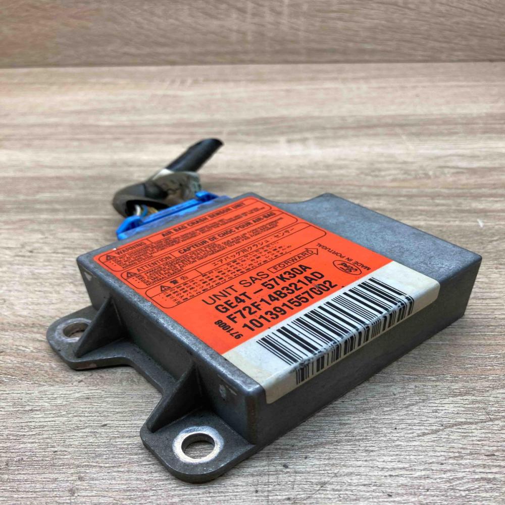 GE4T 57K30A  With Plug Airbag control unit/module Mazda 626