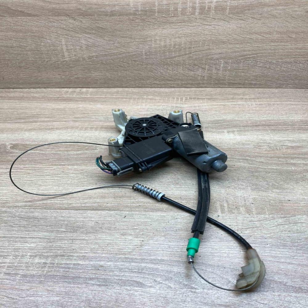 105682 104 113686 301 With Plug Rear door window regulator motor Mitsubishi Cari