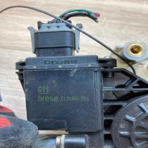 105682 104 113686 301 With Plug Rear door window regulator motor Mitsubishi Cari
