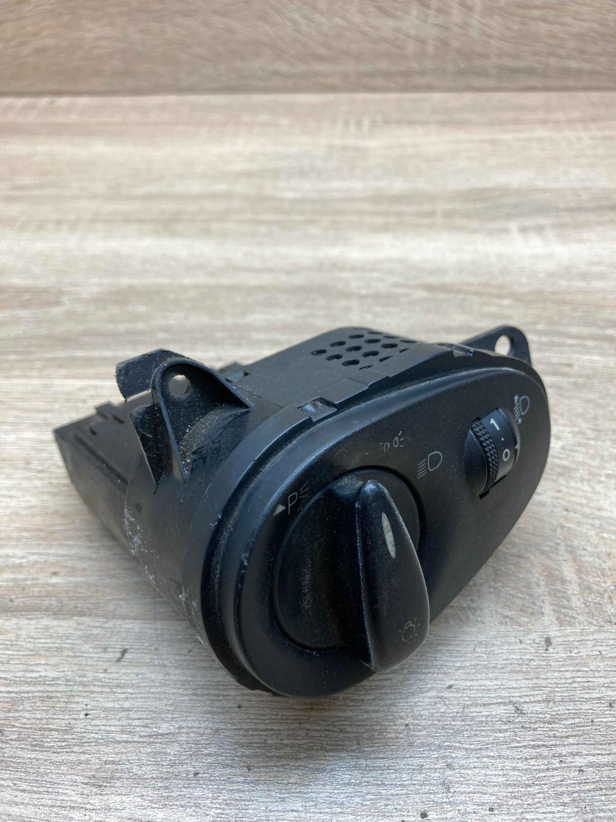 98AG 13A024 CH 04052524  Light switch Ford Focus