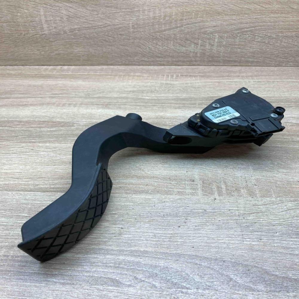 8D1721523F 6PV008376 03  Accelerator throttle pedal Volkswagen PASSAT B5.5