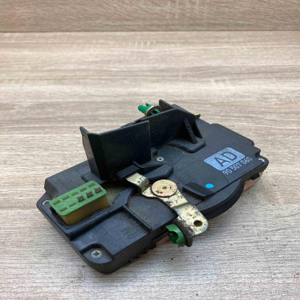 90507060 AD  Front door lock Opel Vectra B