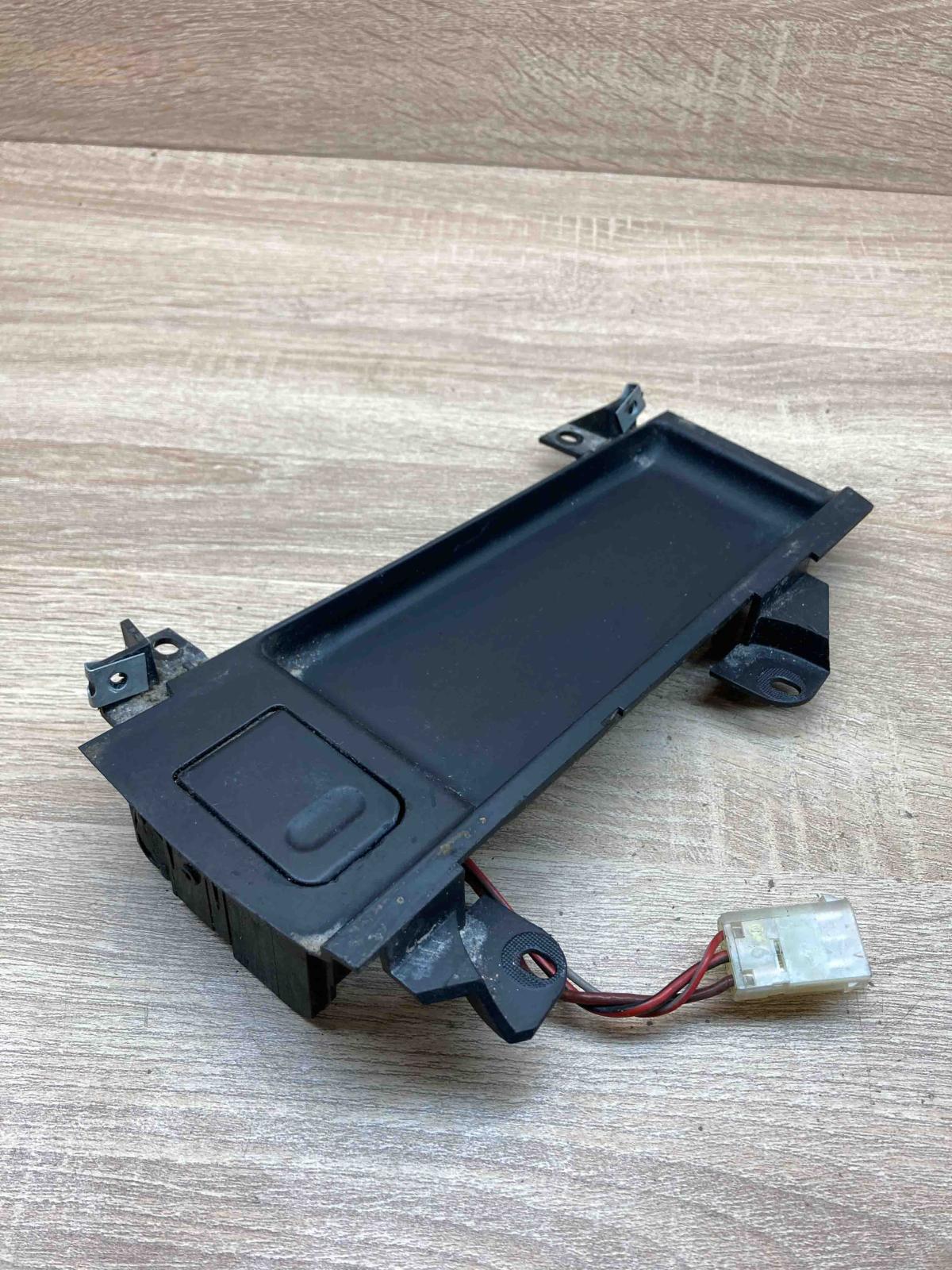 8159694 Used  12 V Socket (front) BMW 5 E39