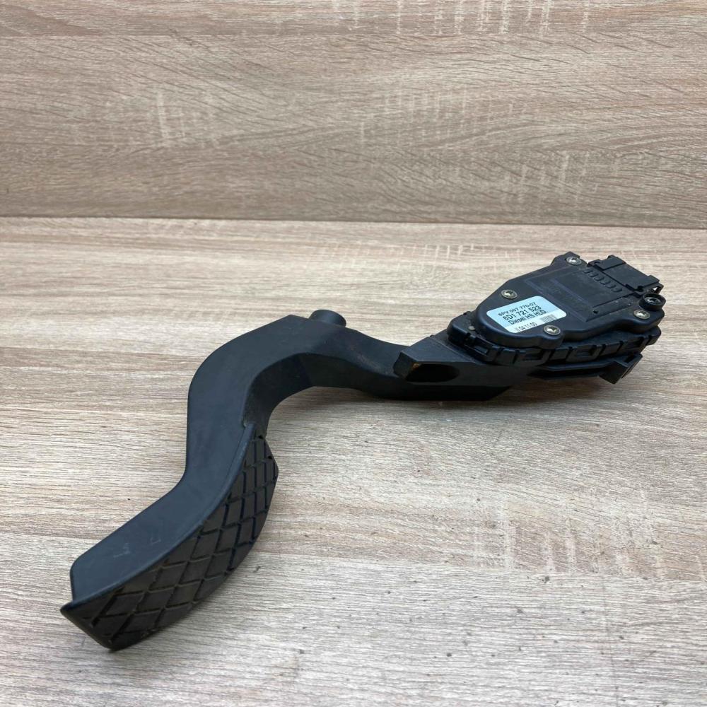 8D1721523 6PV007770 07  Accelerator throttle pedal Volkswagen PASSAT B5