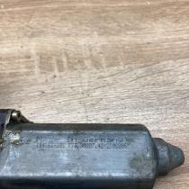 119024 114 05071941  Front door window regulator motor Audi A6 S6 C5 4B