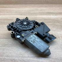 05071910 114188 100  Front door window regulator motor Audi A4 S4 B5 8D