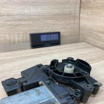 05071910 114188 100  Front door window regulator motor Audi A4 S4 B5 8D