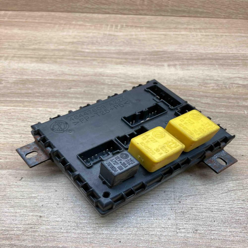 46447809 A223  Fuse module Alfa Romeo 156