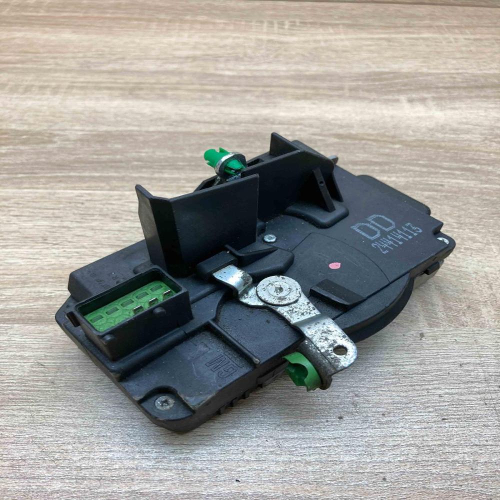 24414113 DD  Front door lock Opel Vectra B
