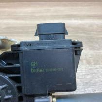 105683 104 114846 301  Rear door window regulator motor Mitsubishi Carisma