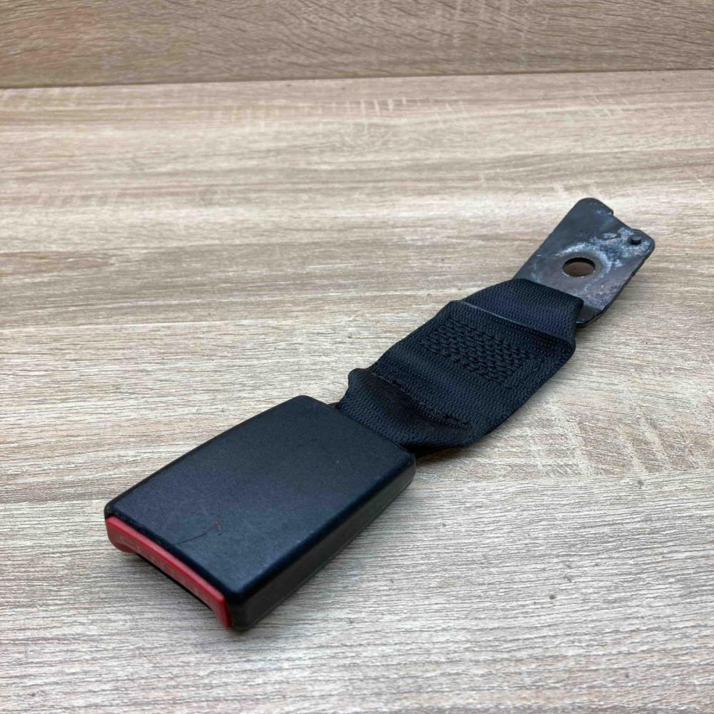 8209836   Middle seatbelt buckle (rear) BMW 5 E39