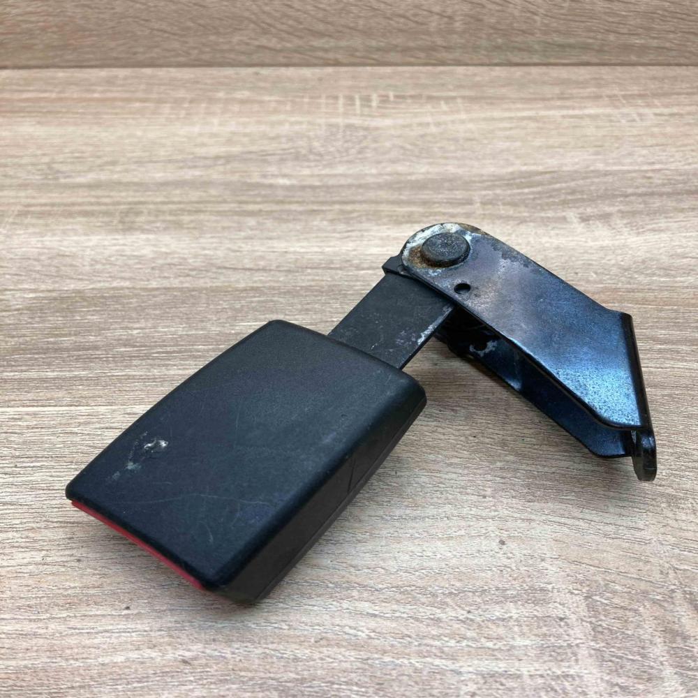 8176515   Rear seatbelt buckle BMW 5 E39