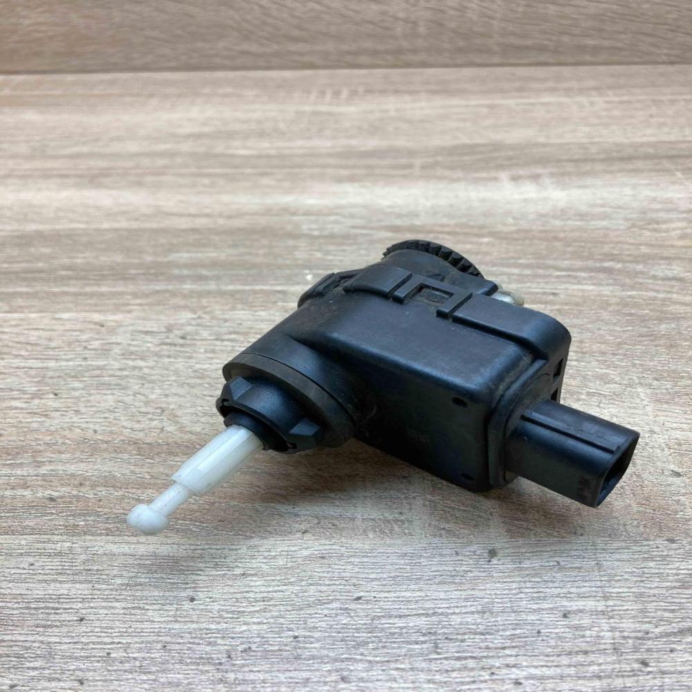 0307852317   Headlight level adjustment motor Honda Civic