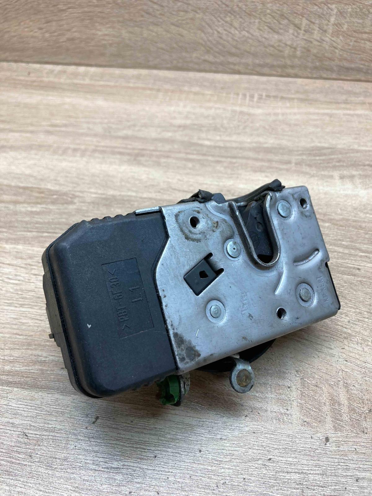 24414110 DA  Front door lock Opel Vectra B