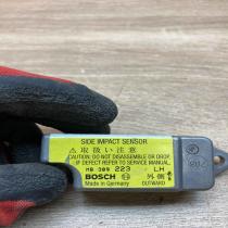 MR309223 0285002001  Airbag deployment crash/impact sensor Mitsubishi Carisma