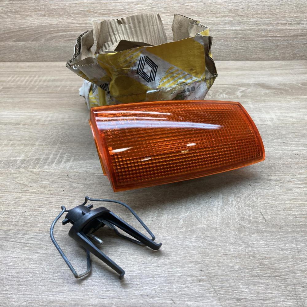 7701365615   Front indicator light Renault 9