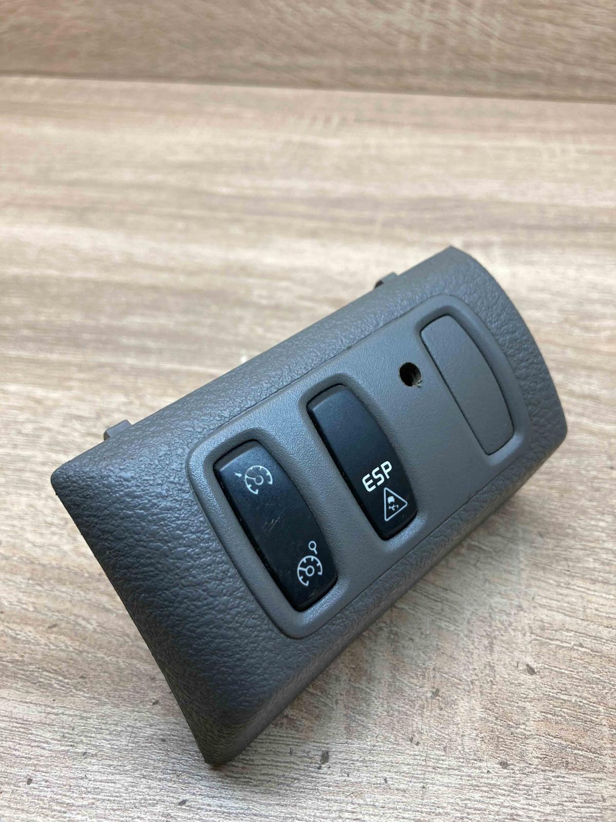 8200025895 A1068510  ESP (stability program) switch Renault Laguna II