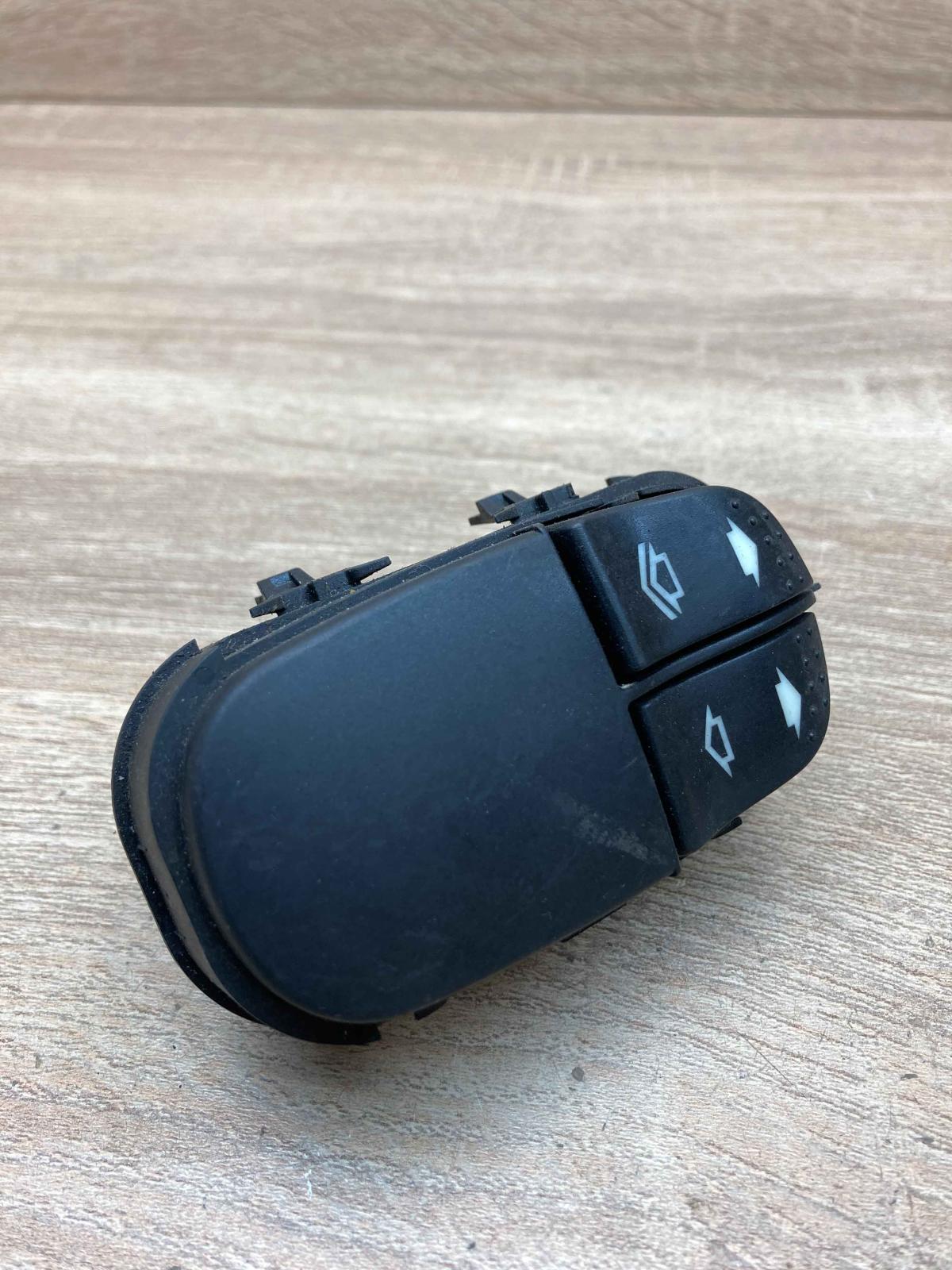 98AG 14529 AC   Electric window control switch Ford Focus
