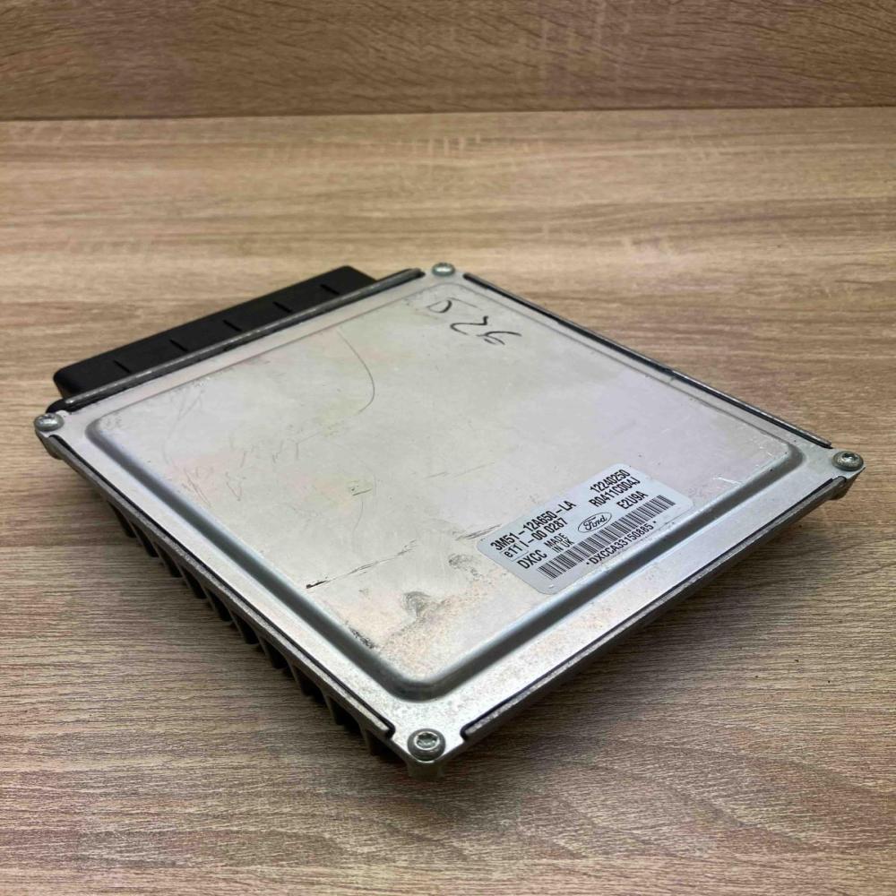 3M51 12A650 LA 12240250  Engine control unit/module ECU Ford Focus