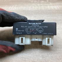 1398845 899962000  Coolant fan relay Volvo 850
