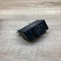 1398845 899962000  Coolant fan relay Volvo 850