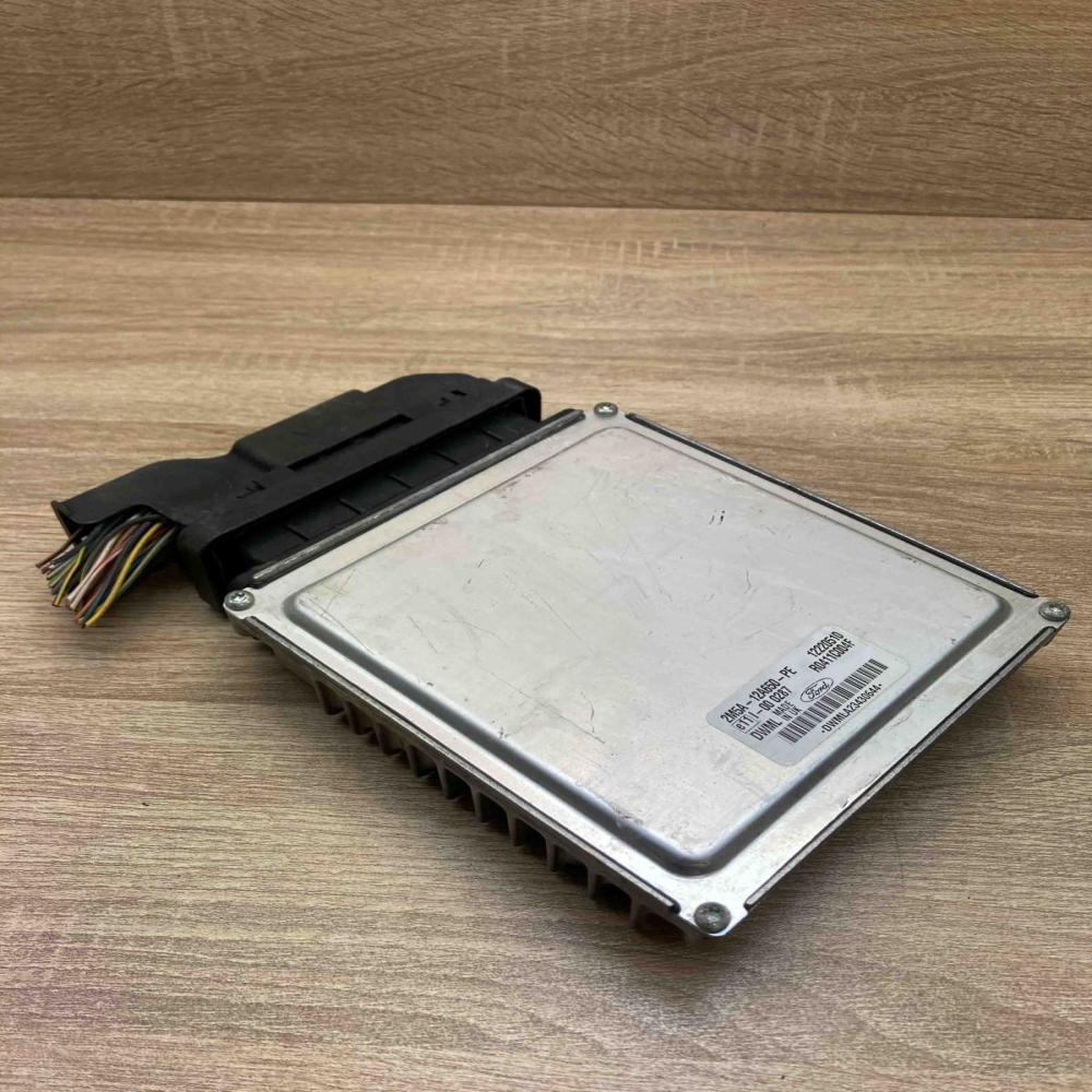 2M5A 12A650 PE   Engine control unit/module ECU Ford Focus
