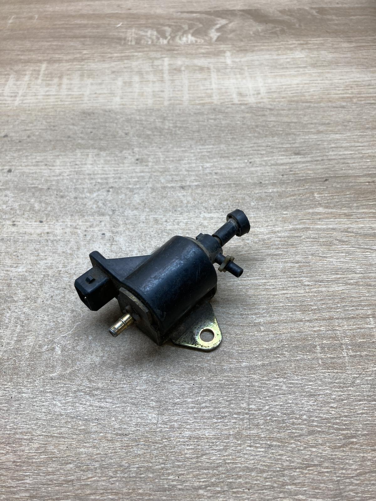 7700857002   Turbo solenoid valve Renault Laguna I