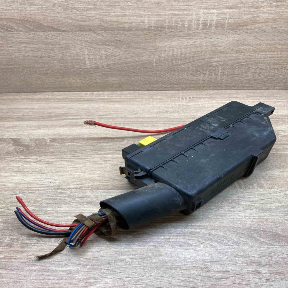 92GG 14A142 CB 897068  Fuse module Ford Scorpio