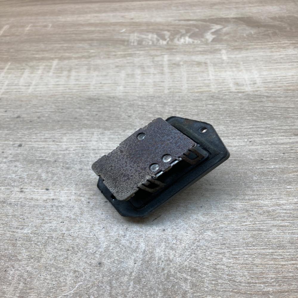 Toyota Yaris   Heater blower motor/fan resistor Toyota Yaris