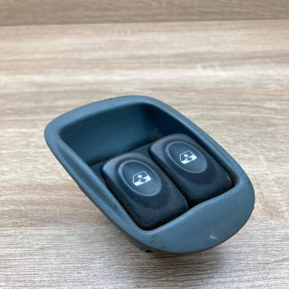 7700836269   Electric window control switch Renault Scenic I
