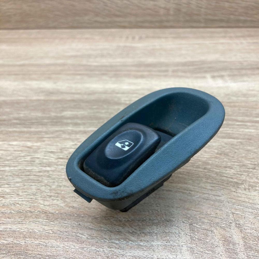 7700836267   Electric window control switch Renault Scenic I