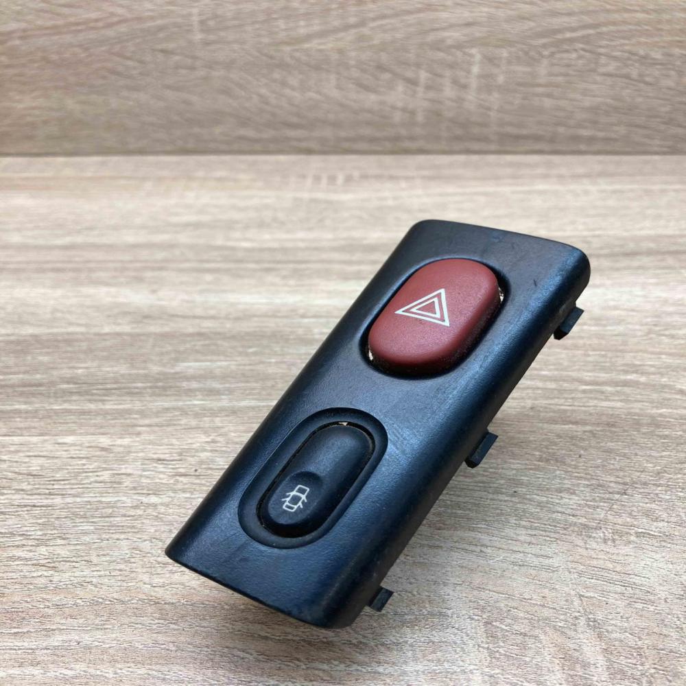 822955   Hazard light switch Renault Espace III