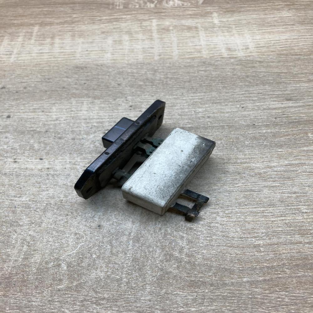 8D281   Heater blower motor/fan resistor Mitsubishi Space Star
