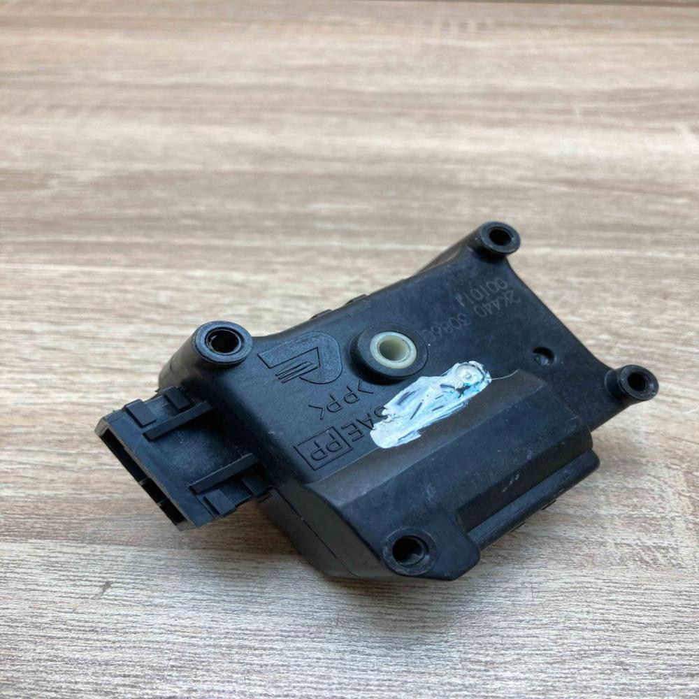 2K44030860 001011  Air flap motor/actuator Nissan Almera Tino