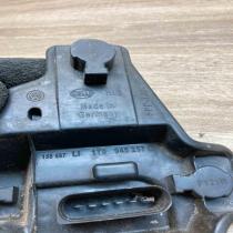 1T0945257D  Headlight Tail light bulb cover holder Volkswagen Touran I