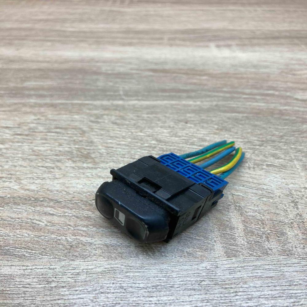 3415 R7K30 3415R7K30 With Plug Electric window control switch Peugeot Partner