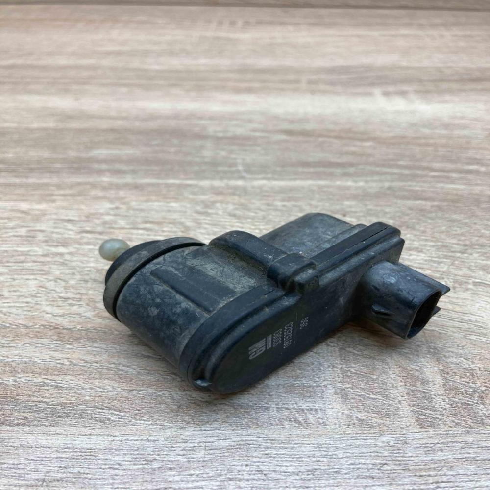 09152523 93083  Headlight level adjustment motor Opel Vectra B