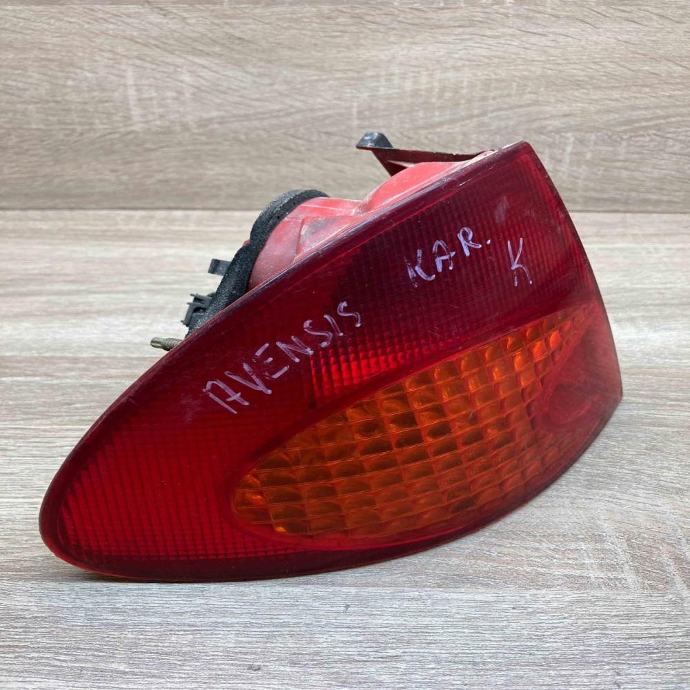 Toyota Avensis Touring Left Side  Tailgate rear/tail lights Toyota Avensis T250