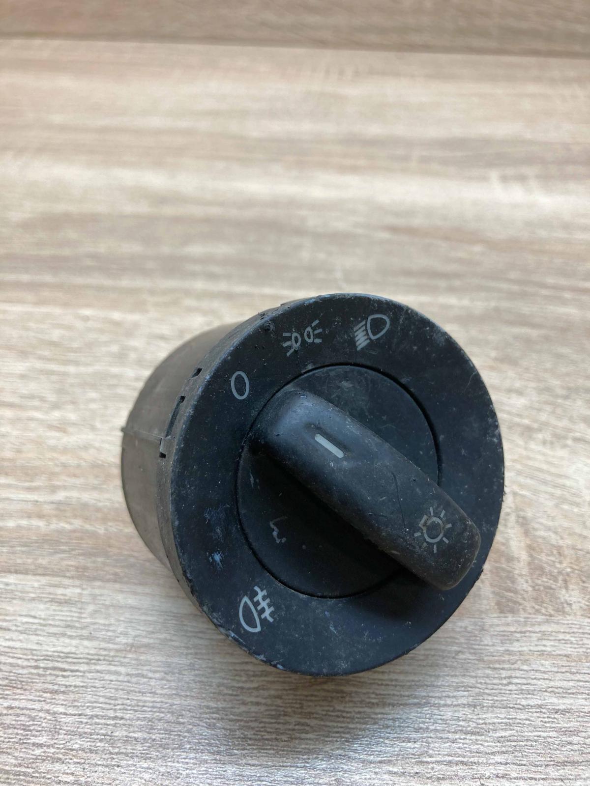 1K0941431B TC4  Light switch Volkswagen Golf V