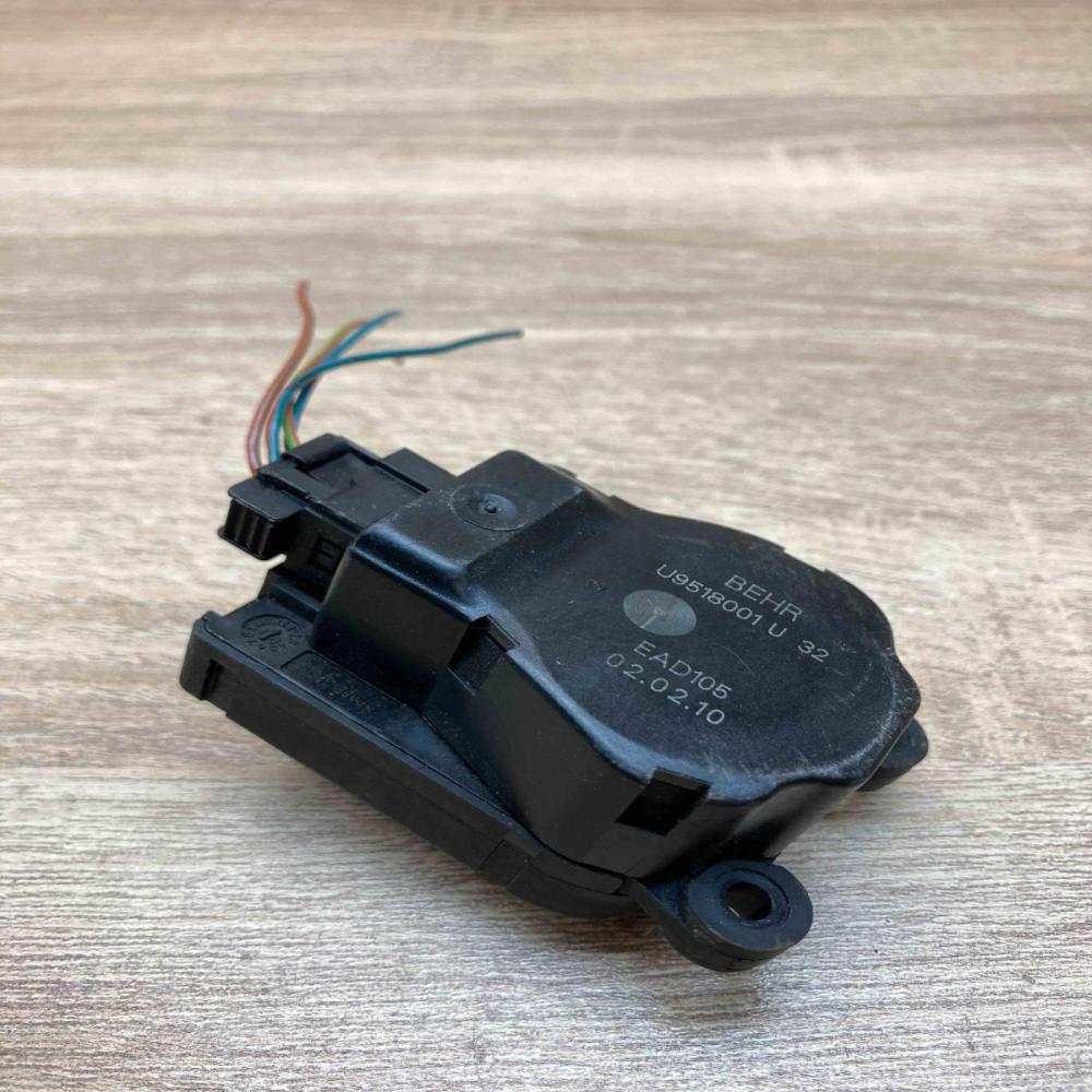 U9518001U32 EAD105  Air flap motor/actuator Opel Astra J