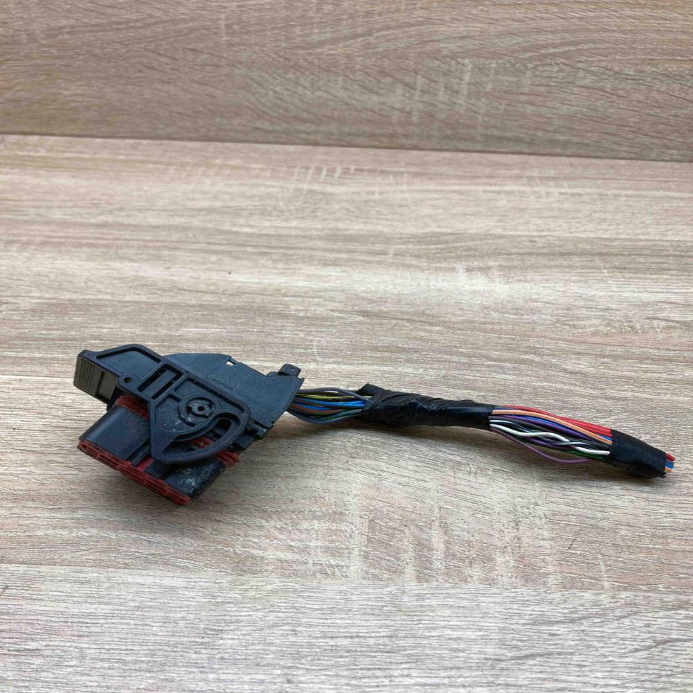 3 1563193 2 0 1563200 1  Plug wire Volkswagen Golf III
