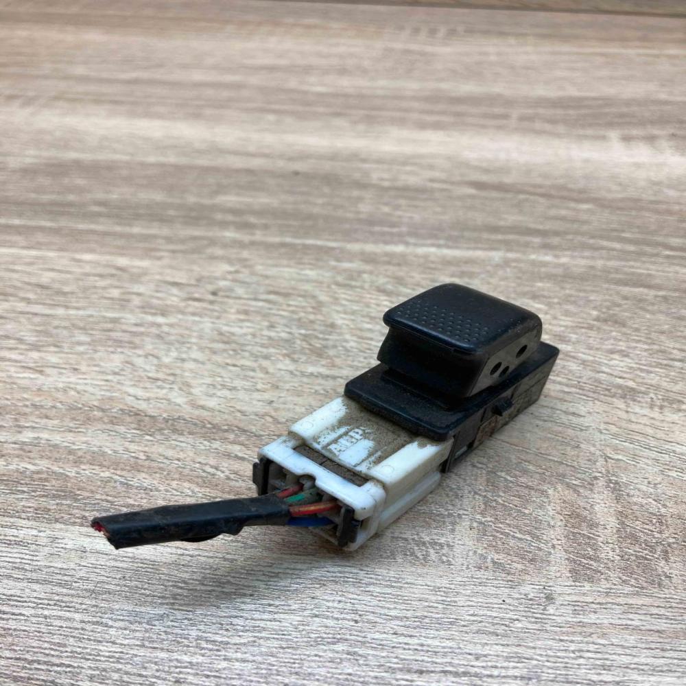 83071AE040   Electric window control switch Subaru Forester SG
