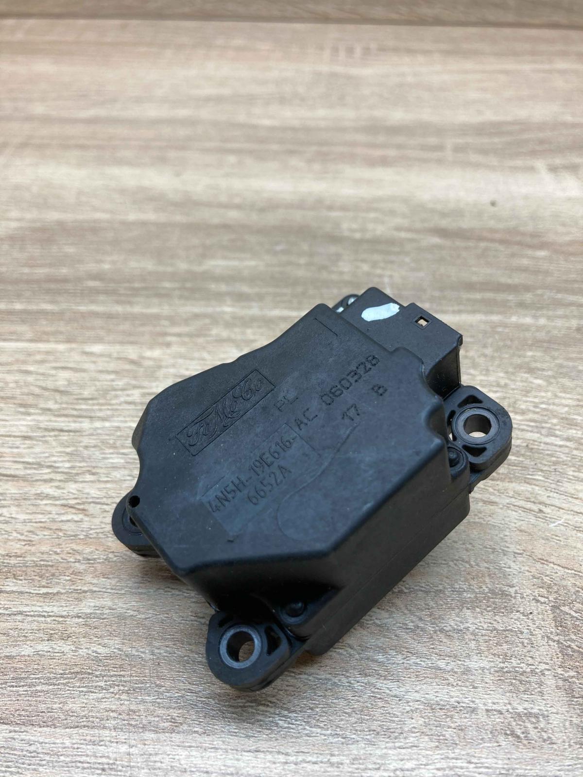 4N5H 19E616 AC 6652A  Air flap motor/actuator Volvo XC70