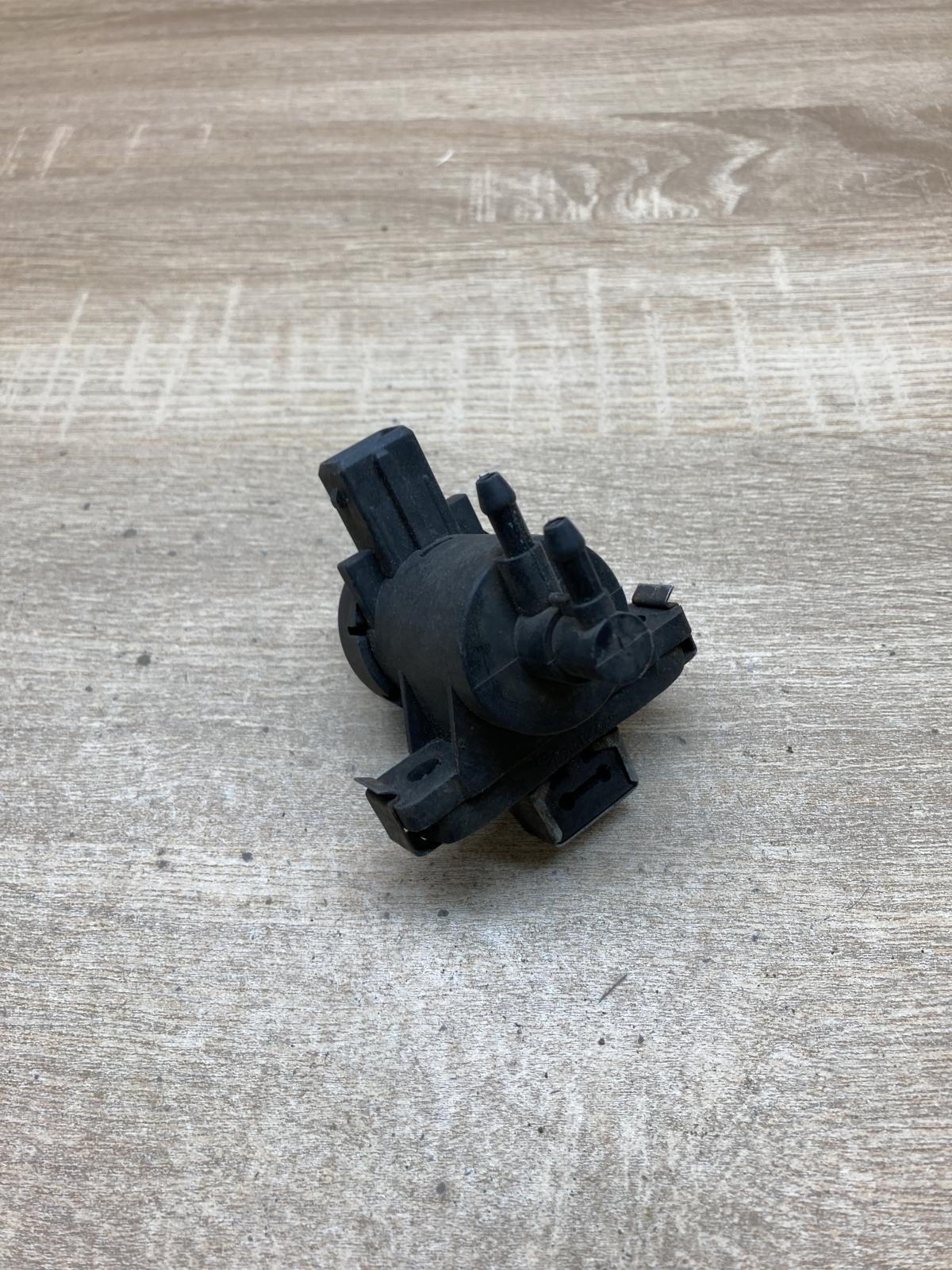7700113071   Turbo solenoid valve Renault Scenic I